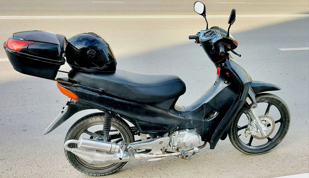 Tricycle motors satiladi baxasi kelsli