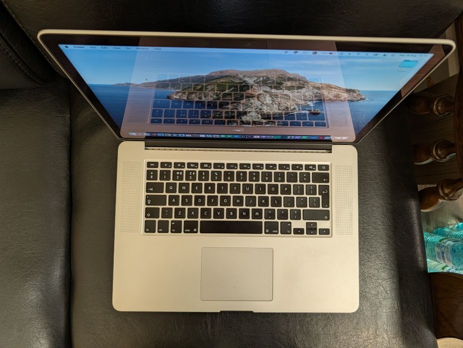 Apple MacBook Pro 15" (Mid-2015, Retina), 16GB RAM, SSD, като нов, с Apple mouse