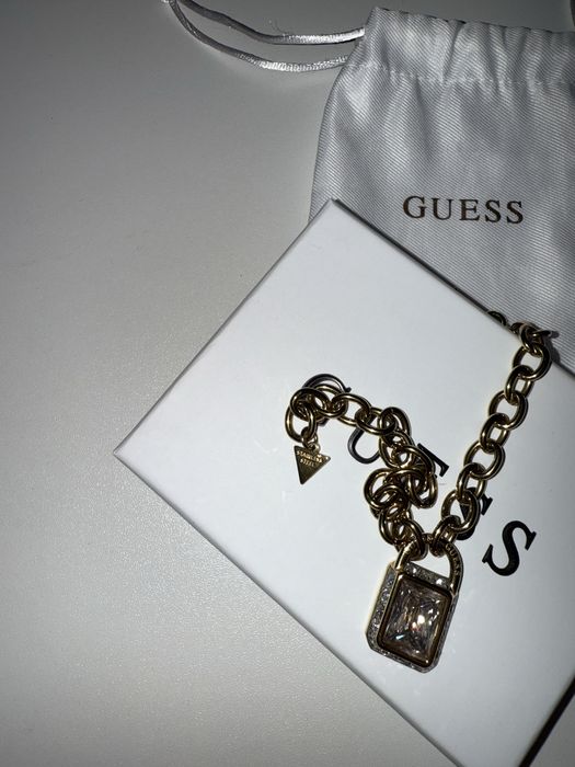 Оригинална гривна Guess