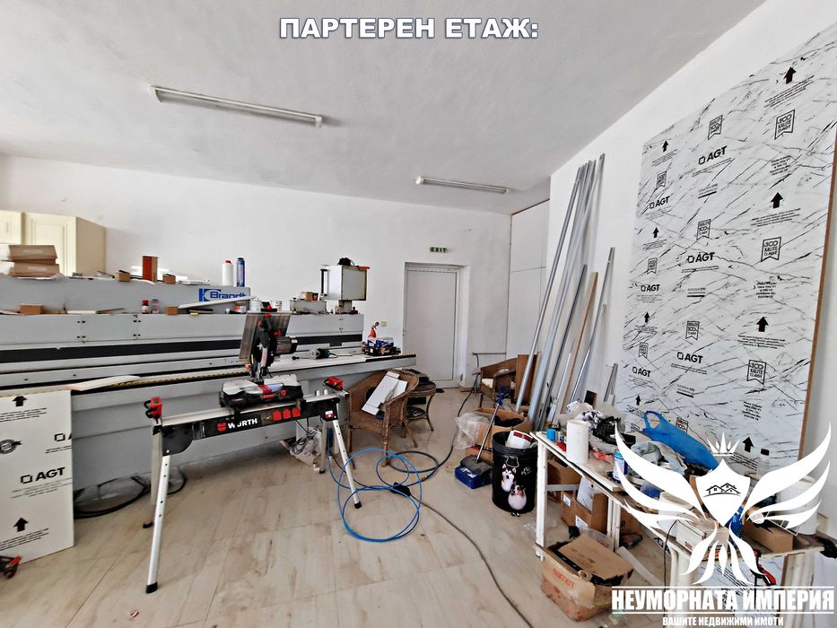 Продавам триетажна сграда 470РЗП с двор 280кв. в гр.Асеновград