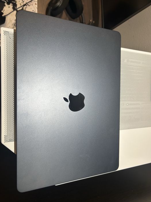 MacBook M2 13” cu garantie