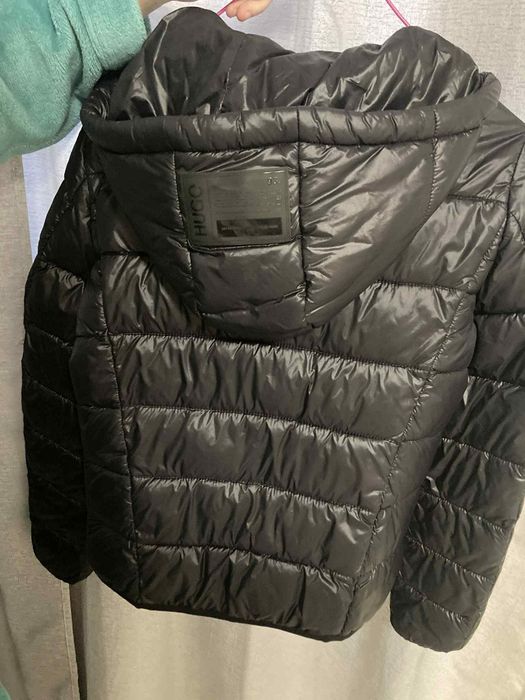 Vând geaca de dama Hugo Boss noua