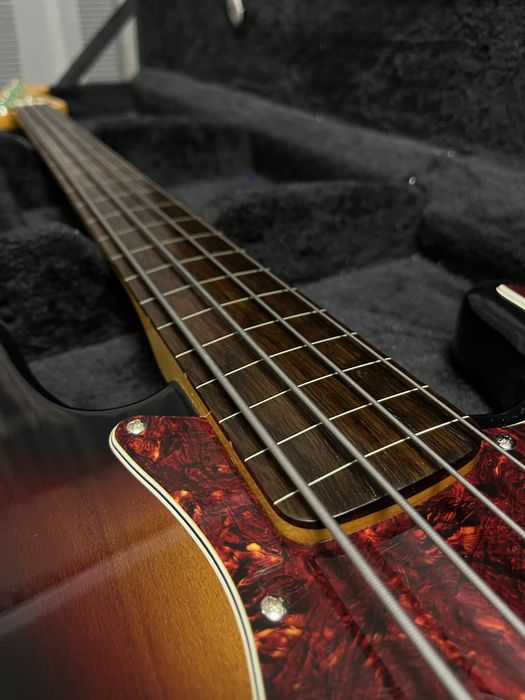 Безладовый бас squier classic vibe jazzbass