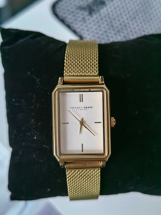 Дамски часовник Frederic Graff, модел FDT-3414 Olivia Gold Mesh