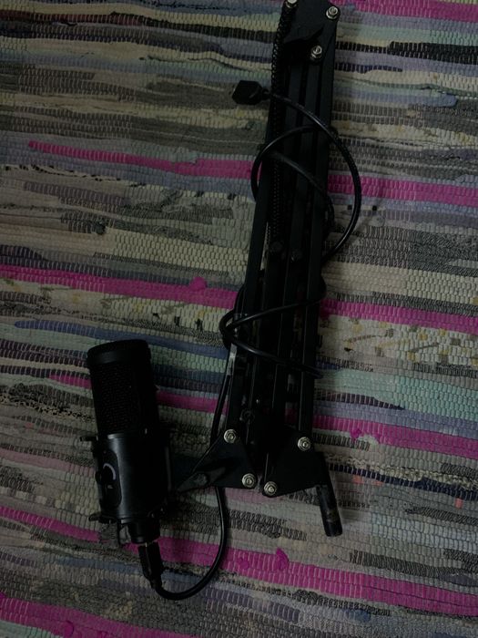 Продаю студийный микрофон