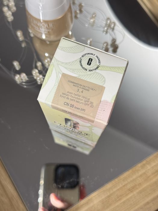 Фондютен на марката CLINIQUE