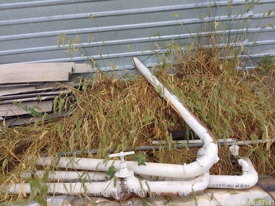 Трубы с кранами.