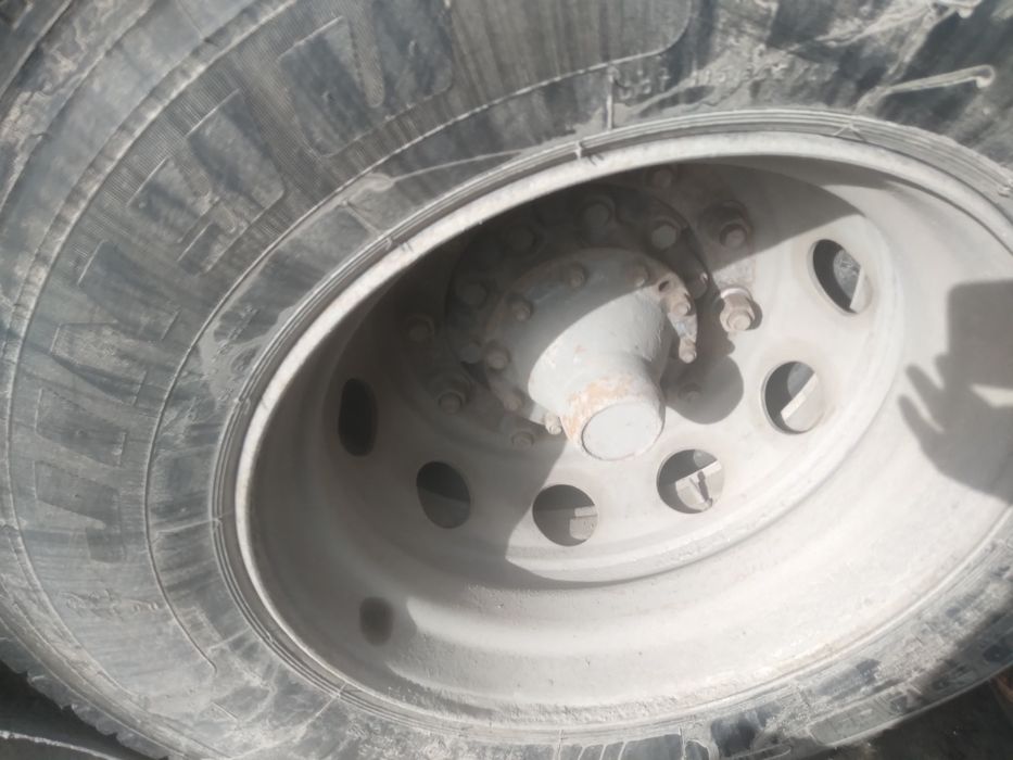 Продам шины комплект с дисками 300000