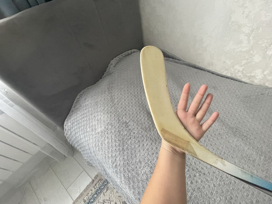 продаю хокейную клюшку