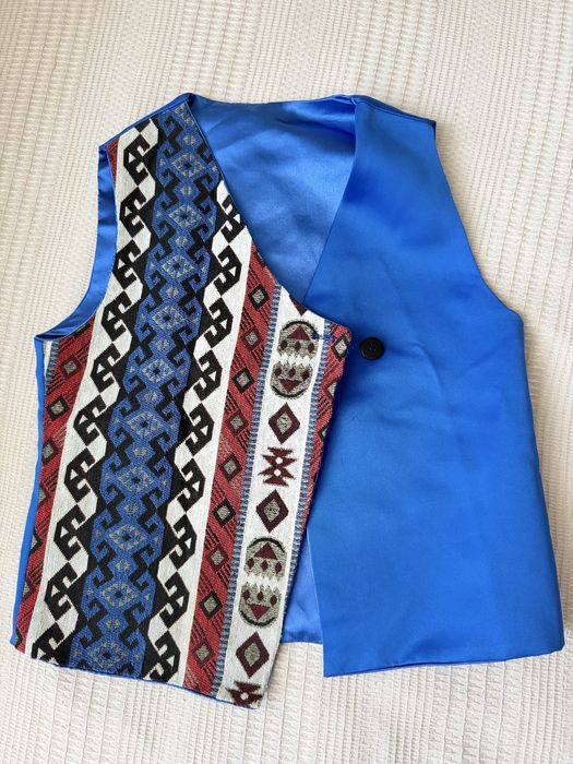 Продам национальную жилетку на мальчика 7-8 лет