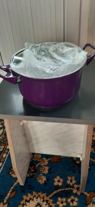Продам новую кастрюлю.