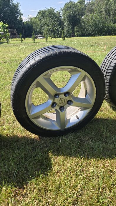 Продавам комплект алуминиеви джанти с гуми KUMHO 17"