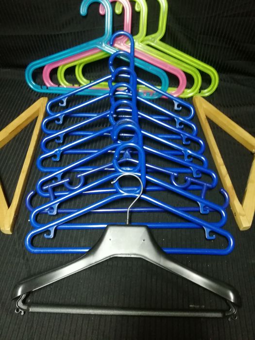 Вешалки для одежды,недорого.