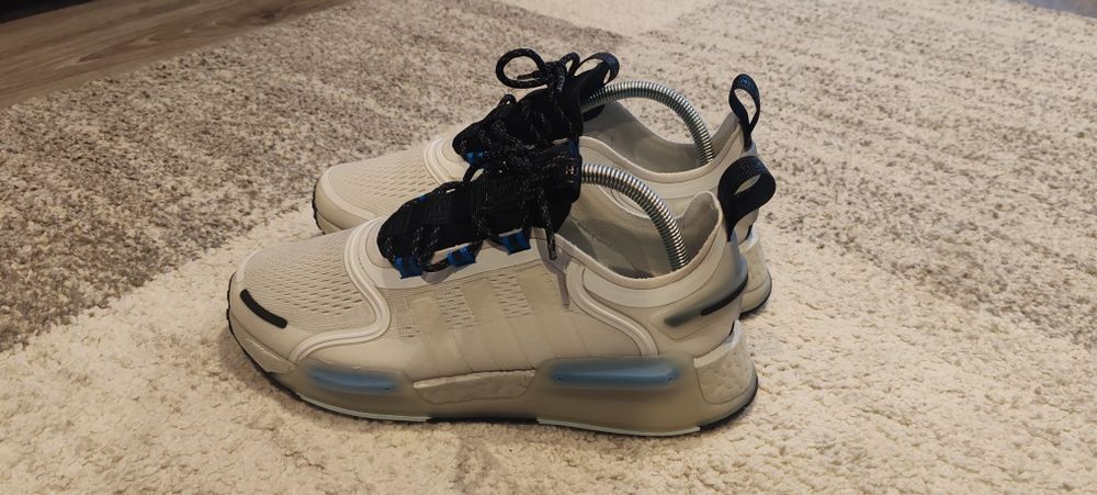 Vand Adidas NMD V3..