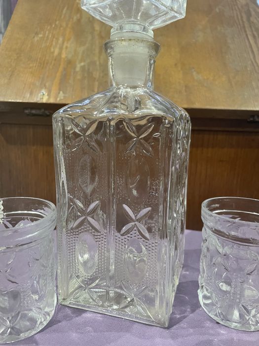 Сервиз/ Комплект за уиски- 6 бр. Чаши + гарафа/ бутилка