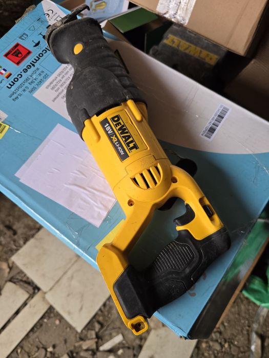 Fierăstrău sabie dewalt