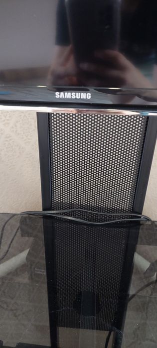 Продам телевизор со стойкой