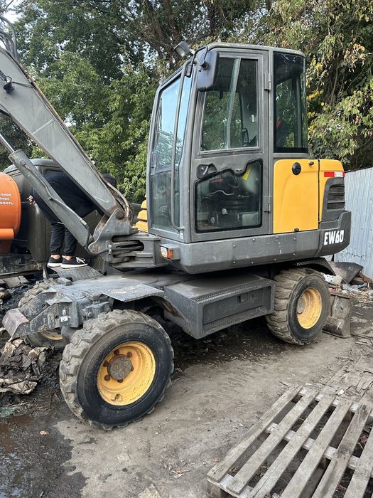 Услуги мини экскаватора колесный  55. 60 малютка