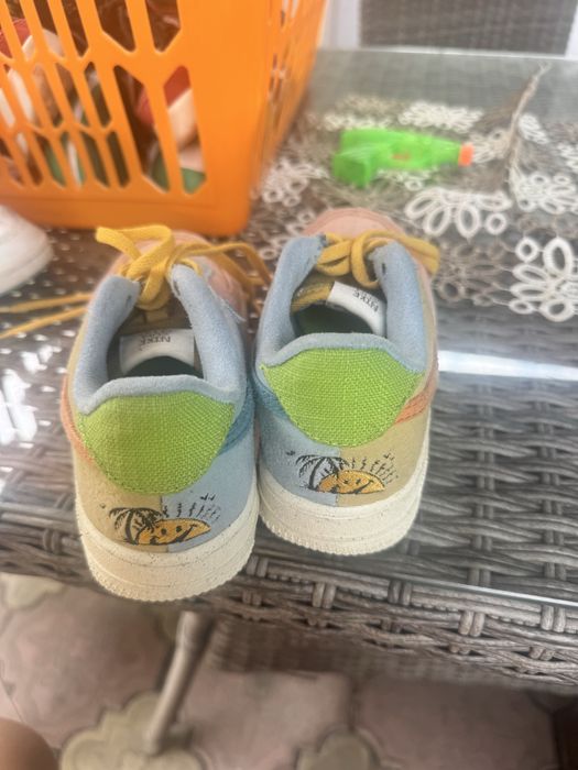 adidasi nike multicolori