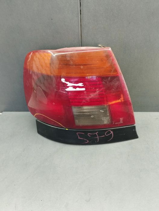 Lampa / Tripla stop stanga pe aripa 8DO 945 095A DEFECT Audi A4 1995