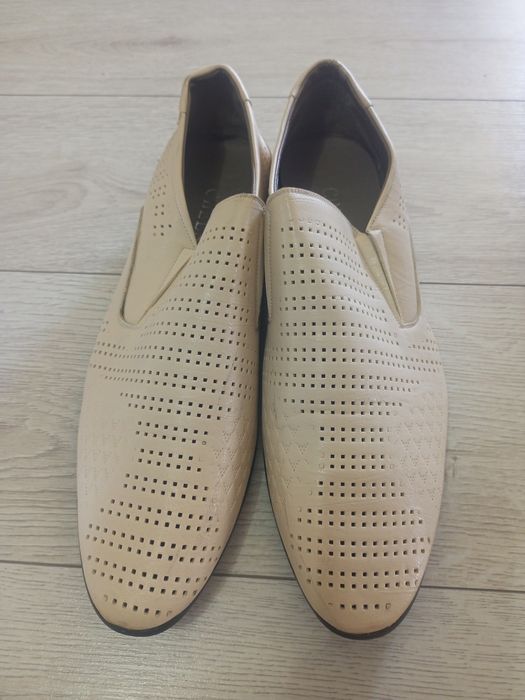 Продам белые туфли