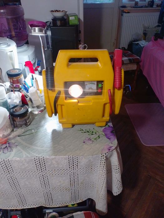 De vânzare robot de pornire+lanternă+compresor+priză de 12 volți