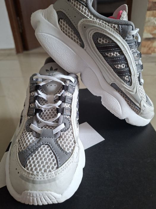 Vând adidasi Adidas