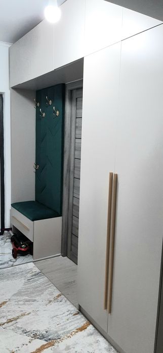 Прихожая мебель в отличном состоянии. Прихожкаға арналған жихаз.