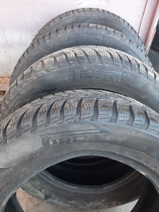 Продам шины 205/60/16 пирелли.