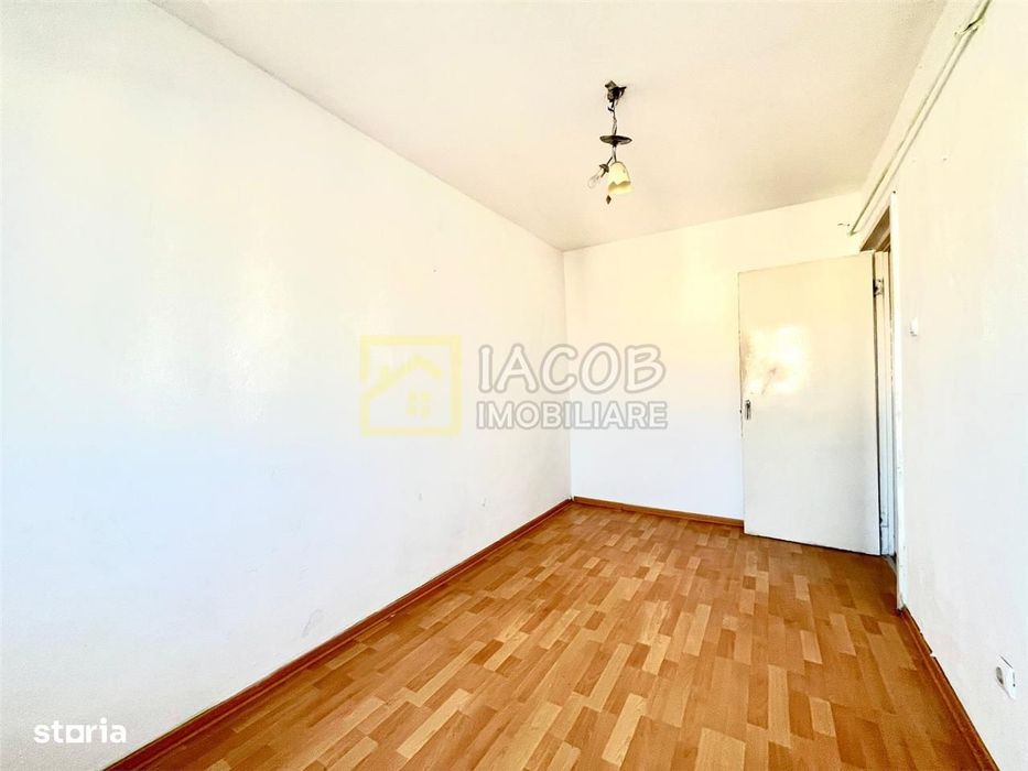 Apartament 3 camere, str. Milcov, Bacau