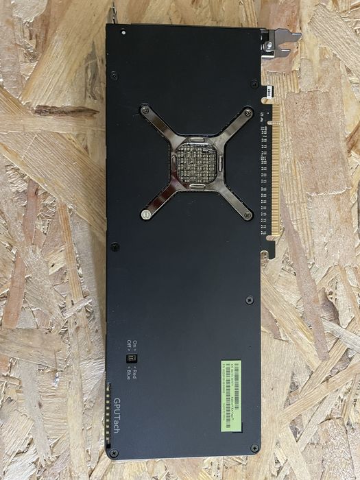 Radeon Vega 64 8Gb Sapphire si MSI