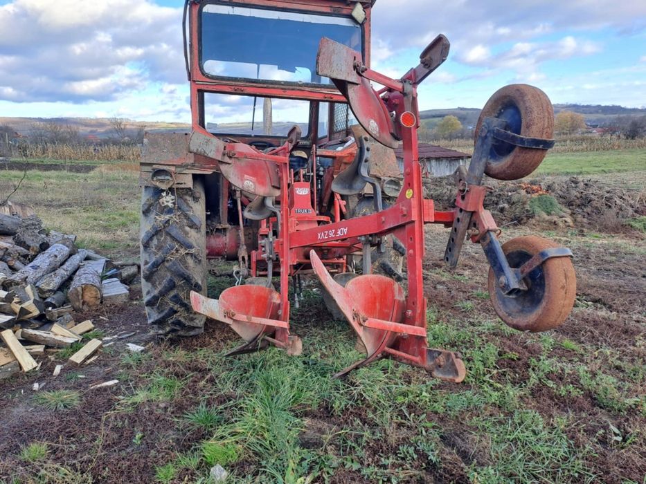 Plug reversibil doua brazde