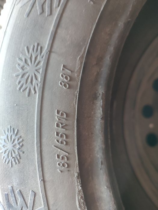 Продам шины с дисками подходит на пассат