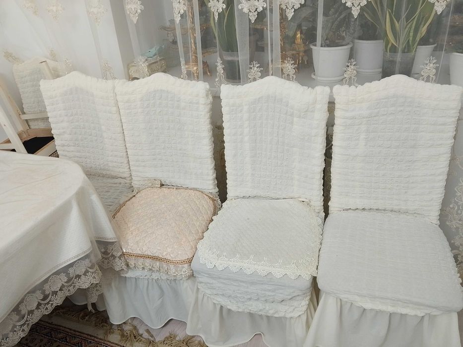 Стол орындықтарымен