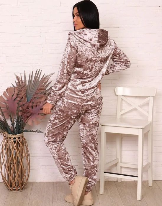 Велюровый костюм