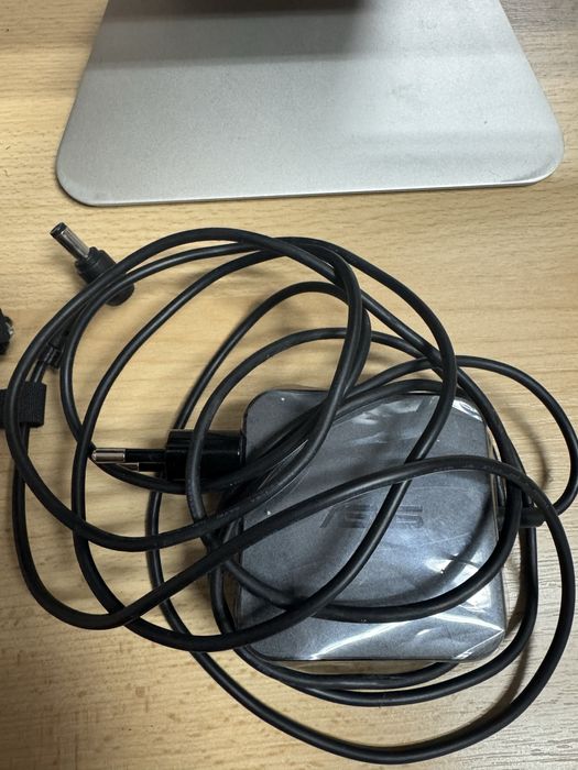 2 PC-uri All-in-One: Lenovo Functional + ASUS pentru Piese