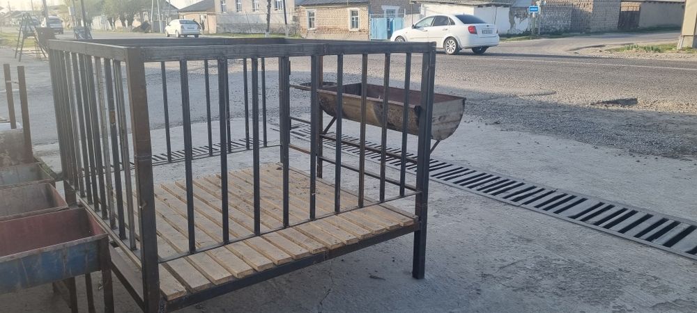 Qoyhona sotiladi mustahkam qilib yasalgan