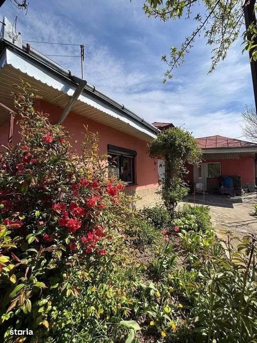 De vanzare casa  la 5 minute de Roman,  suprafata teren 600mp, 54000e