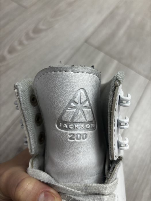 Фигурные коньки Jackson 200