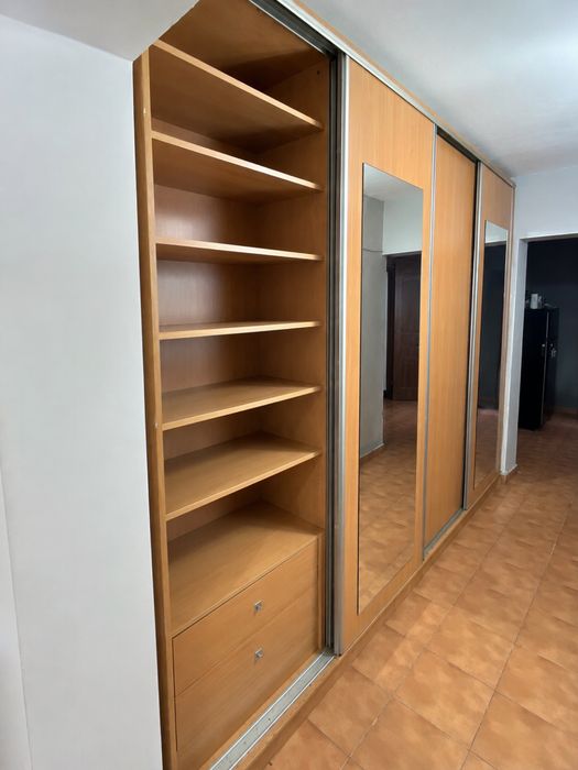Dulap mare cu uși glisante