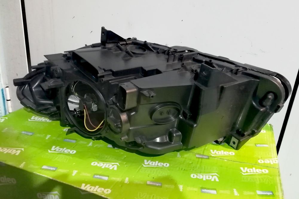 Фар фарове за BMW F10 F11 / БМВ 5 Ф10 Ф11 - H7 H7 + LED.