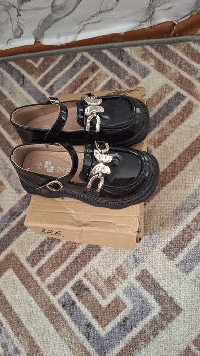 Продам не дорого обувь и игрушки