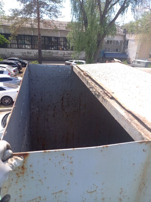 Металлический бак для воды