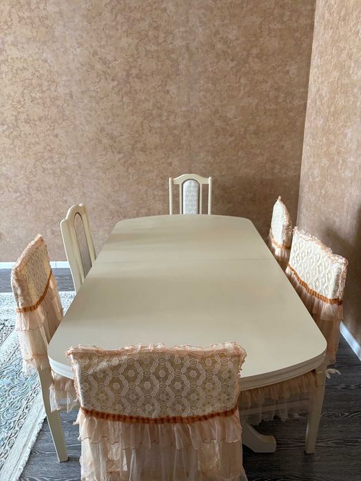 Продаем стол со стульями