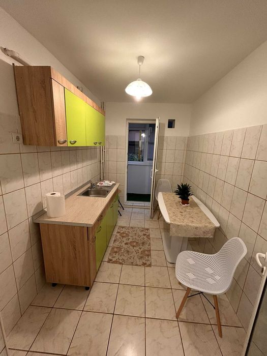 Închiriez apartament