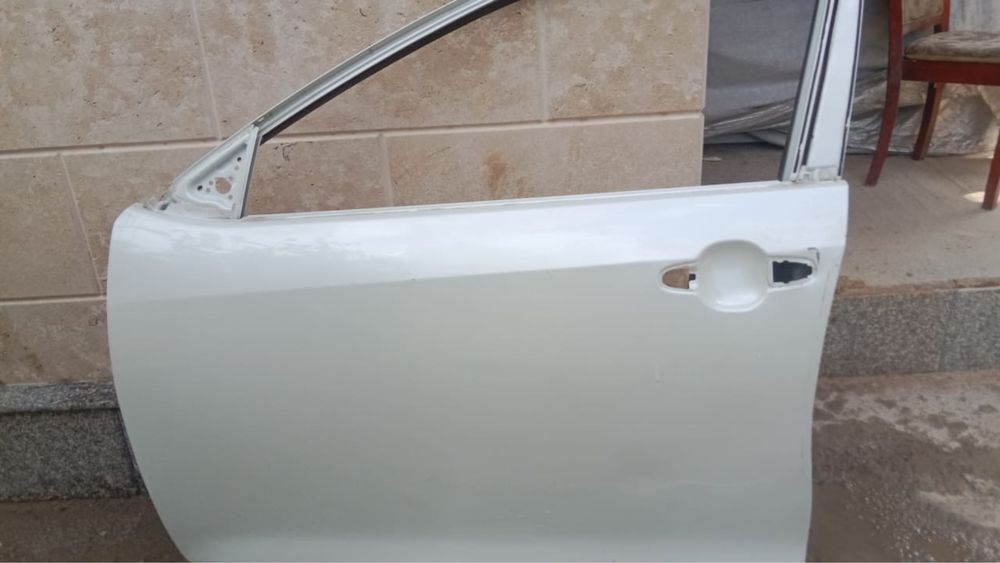 Левая водительская дверь камри