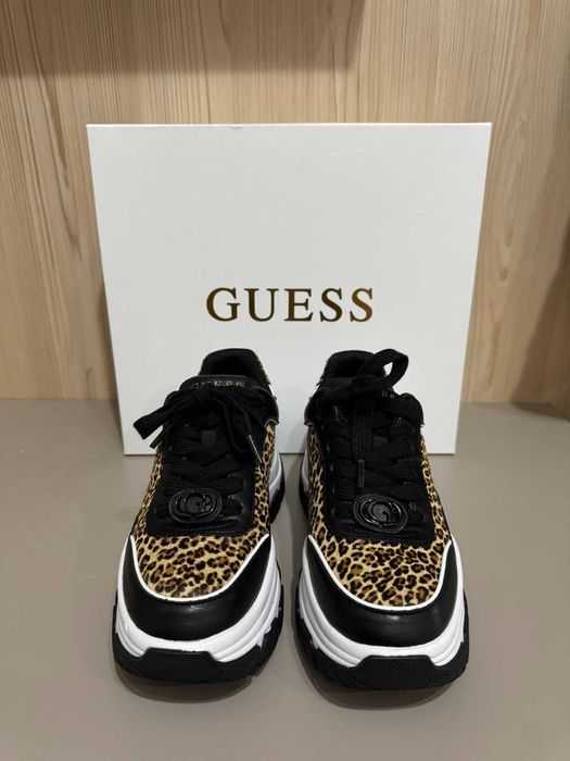 Продавам Маратонки Guess