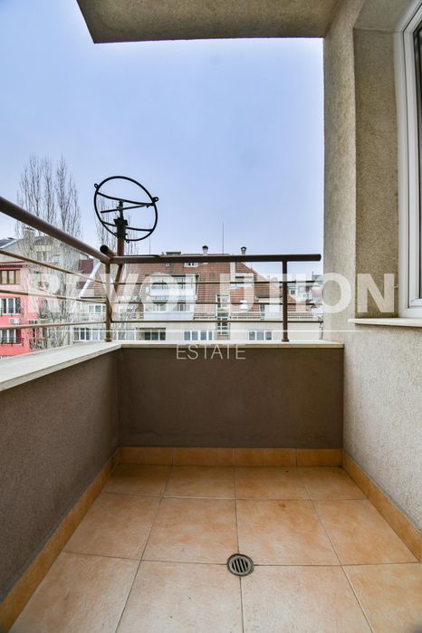 Дава се под наем Тристаен апартамент в София, Стрелбище - 135 кв.м за 950 € - Снимка #12