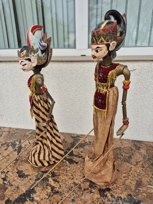 Vând 2 papusi statuiete lemn,scluptate,pictate manual ,Made Indonezia