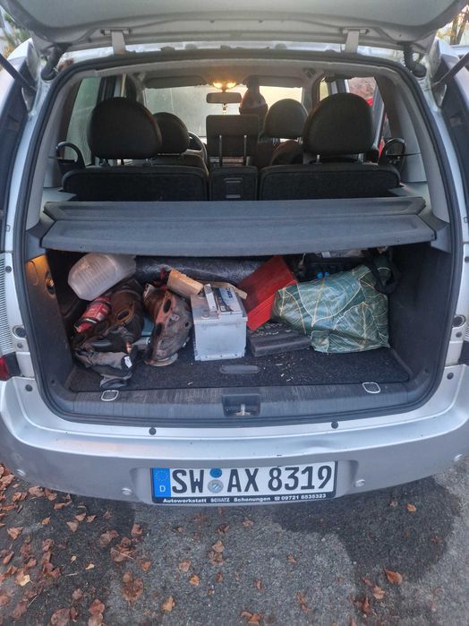 Sa vand o masina opel meriva